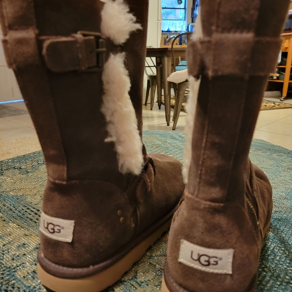 UGG Boots size 6, light brown, buckle - Picture 2 of 7